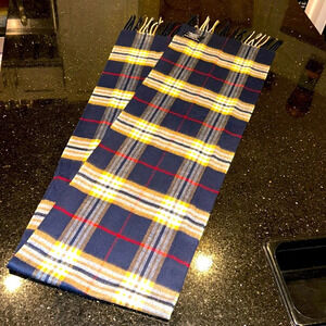 Roundtree & Yorke Plaid scarf